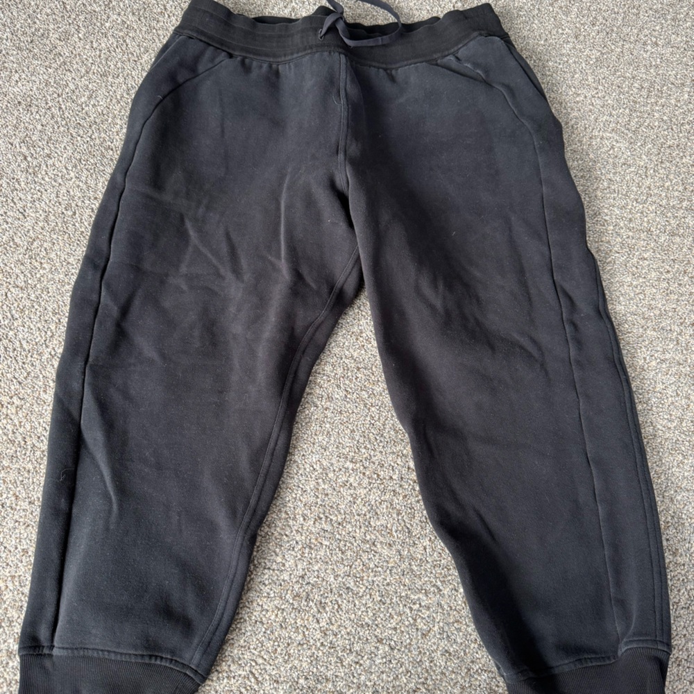 Lululemon joggers.  Size 14- cropped.  Guc.